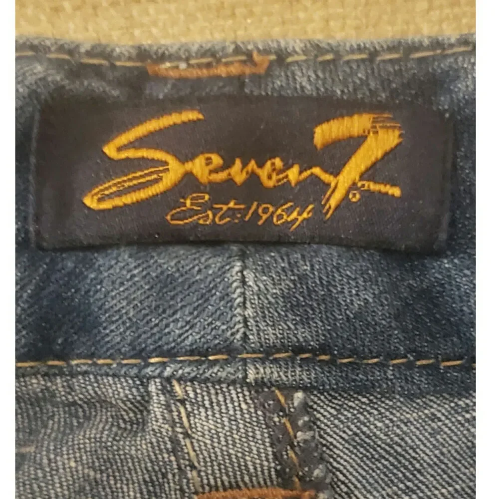 Preloved Seven7‎ jean cutoffs Size 8